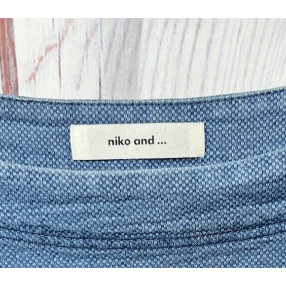 Niko And… Super Cute Women’s Blouse Blue Relaxed Fit Lightweight Size S or M - Picture 6 of 7